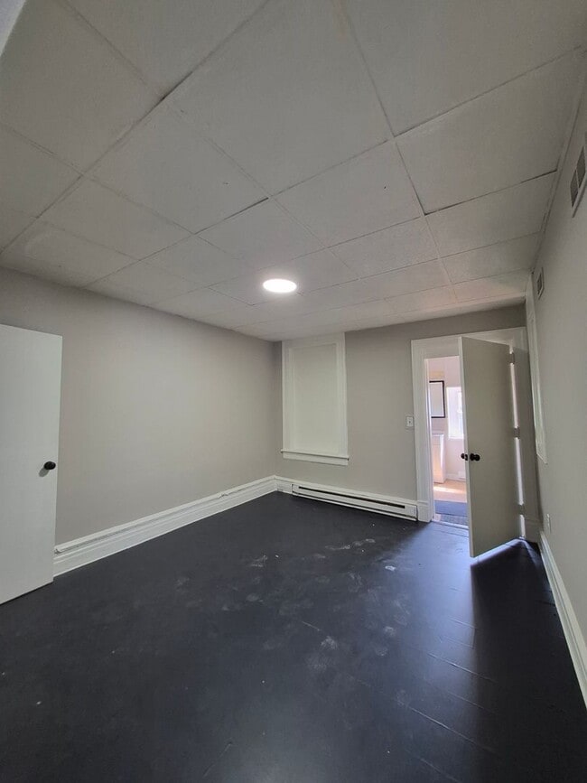 Building Photo - 250 S Poplar St