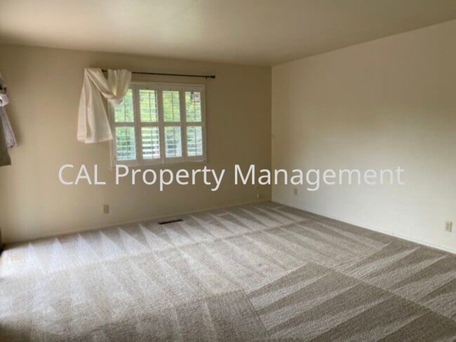 Building Photo - 2 Bed/ 2 Bath Condominium Coming Soon!