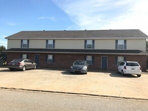 Building Photo - 3895 Northeast Dr