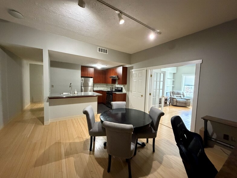 Building Photo - One Short North