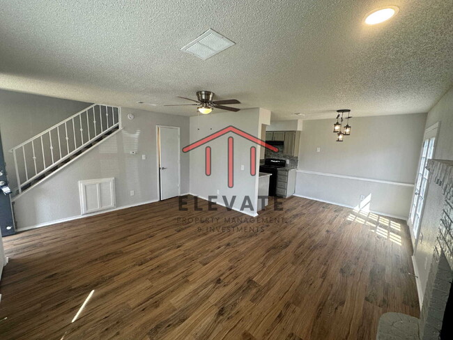 Building Photo - "Charming 2-Bed Townhouse Retreat in North...