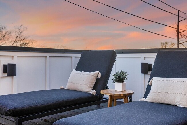 Building Photo - 924 Jackson St