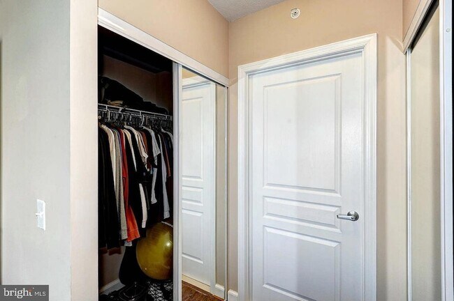 Building Photo - 2451 Midtown Ave