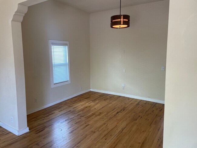 Building Photo - Historic Ybor City Bungalow