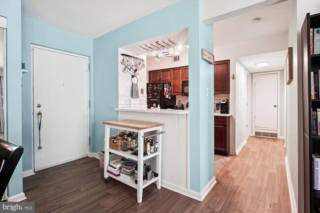 Building Photo - 8505 Barrington Ct