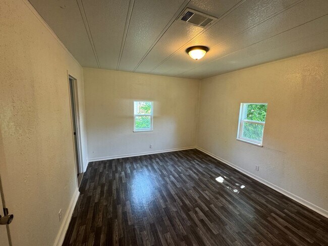 Building Photo - For Rent: Updated 3BR/2BA Home with Large ...