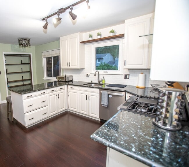 Building Photo - 107 Navaho Ct