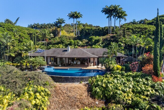 Building Photo - Luxury furnished 4 bedroom 3 bathroom with pool, spa, and outdoor showers