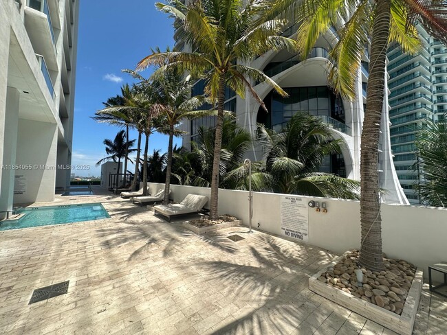 Building Photo - 1040 Biscayne Blvd