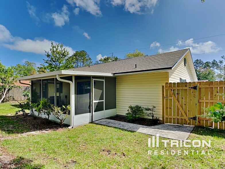 Building Photo - 1303 Eisenhower Dr