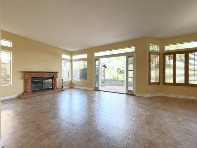 Building Photo - Spacious Home in Santa Fe Hills