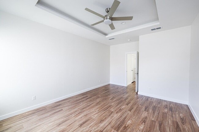 Building Photo - 7525 Cresta Bella St