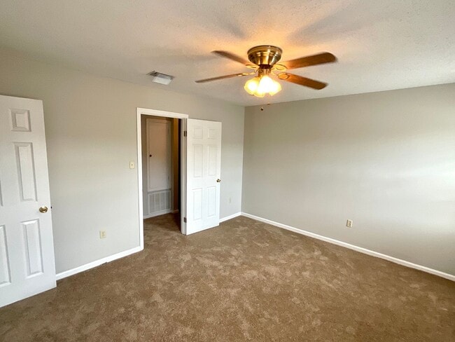 Building Photo - 3932 Miramar Ct