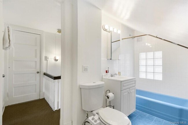 Building Photo - 1 Bayview Ave