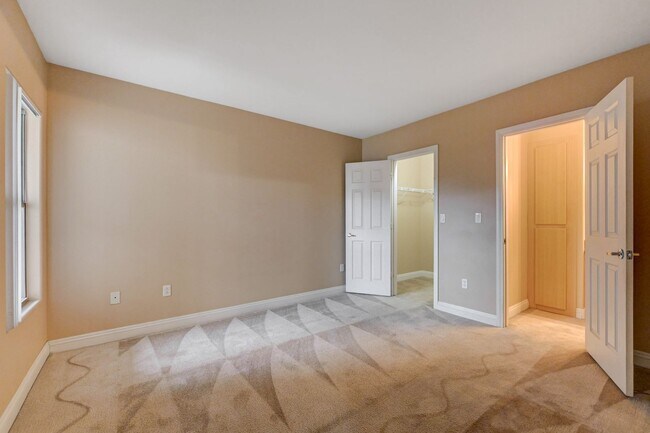 Building Photo - 8000 W Badura Ave