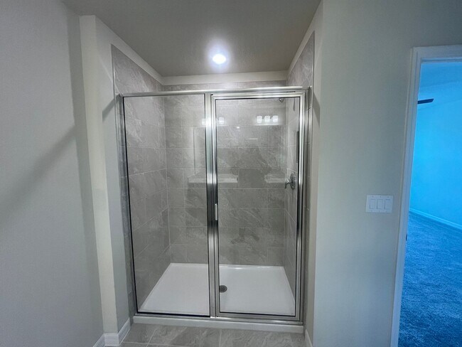 Building Photo - 3 bedroom 2.5 bathroom