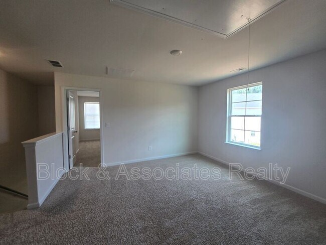 Building Photo - 310 Beresford Wy