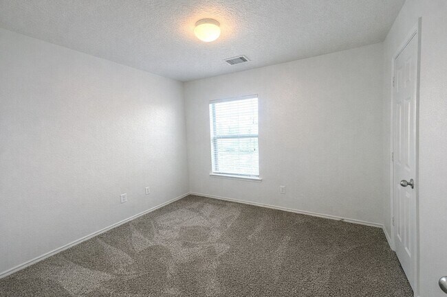 Building Photo - 20519 Lantern Springs Ln