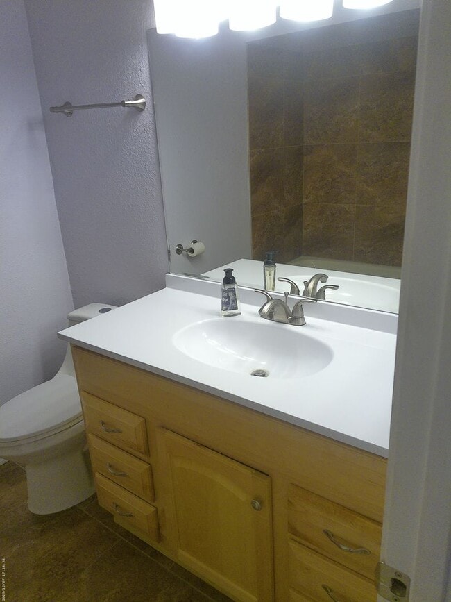 Building Photo - Pool Home 3 bedroom 2 bathroom Long term