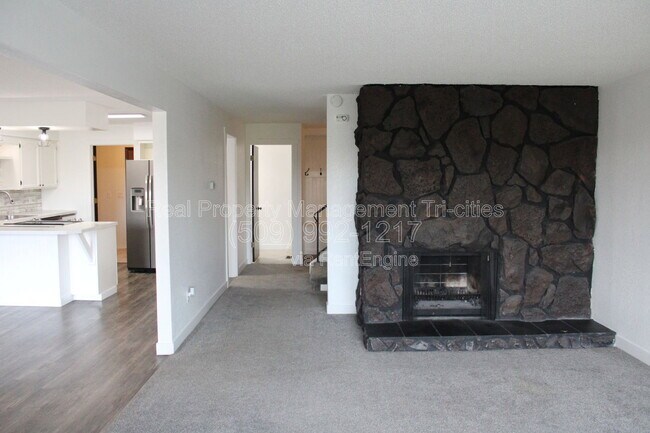 Building Photo - 444 Greenbrook Pl