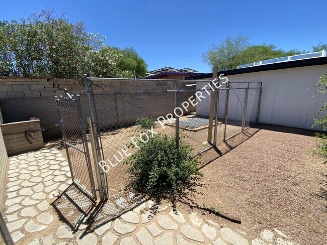 Building Photo - 7049 E Calle Canis