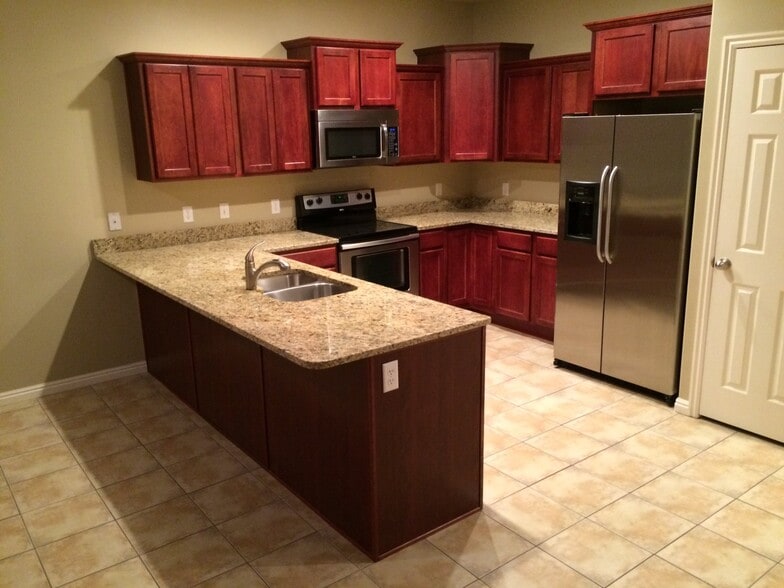 Building Photo - 825 Jordan Oaks Ct