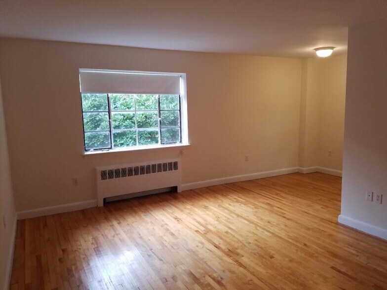 Building Photo - 80 St Paul St