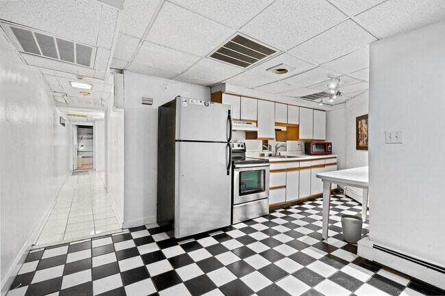 Building Photo - 366 Commonwealth Ave