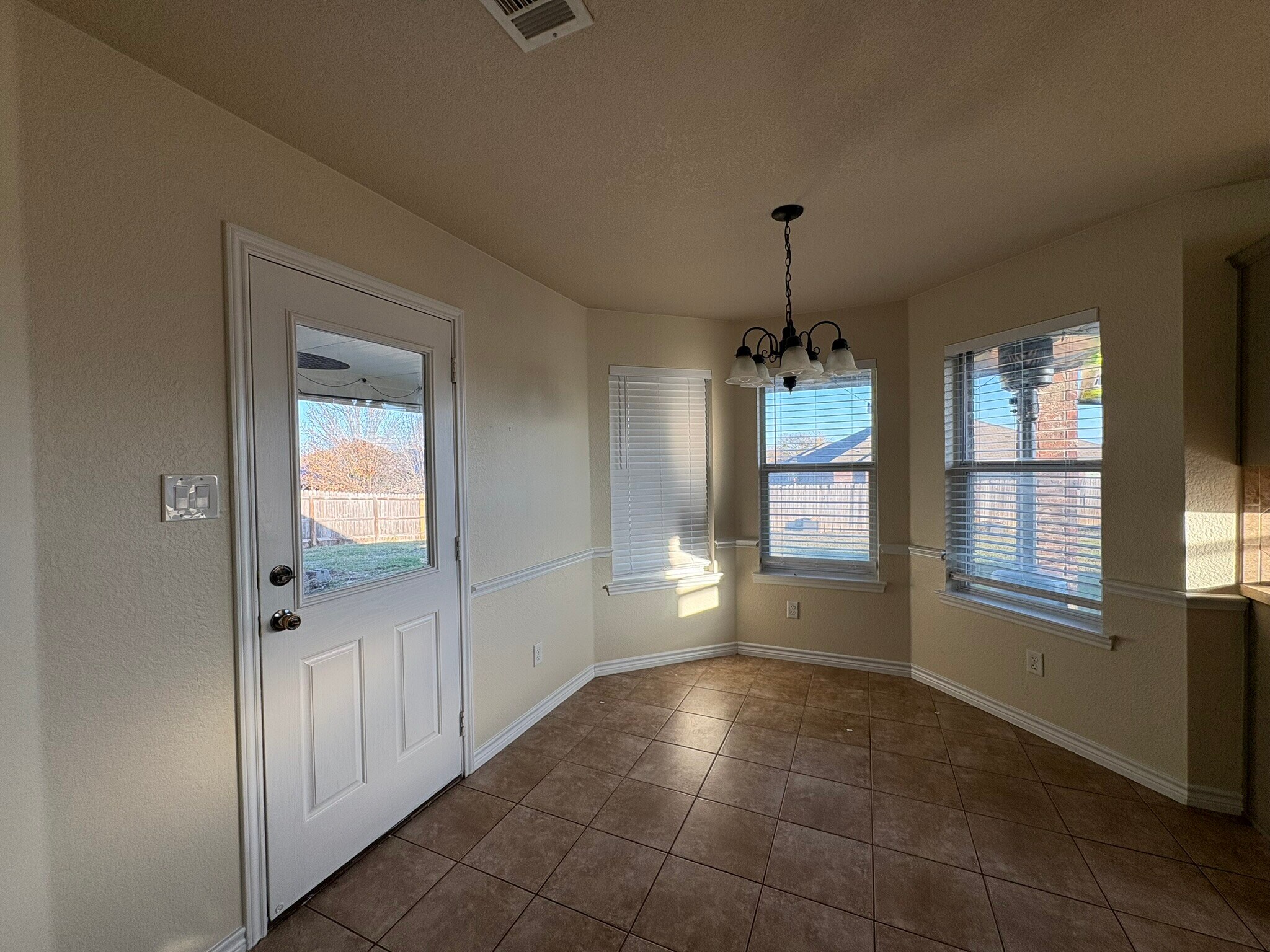 Building Photo - 2508 Isabelle Dr