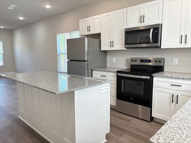 Building Photo - 2 Bedroom, 2 Bathroom in Winston-Salem!