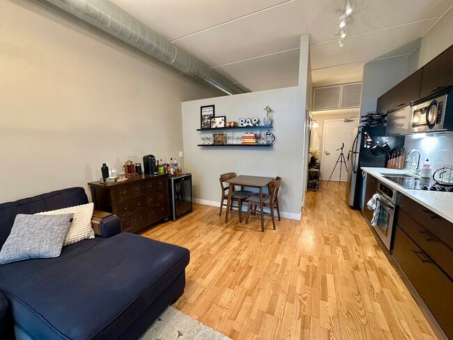 Building Photo - 660 W Wayman St