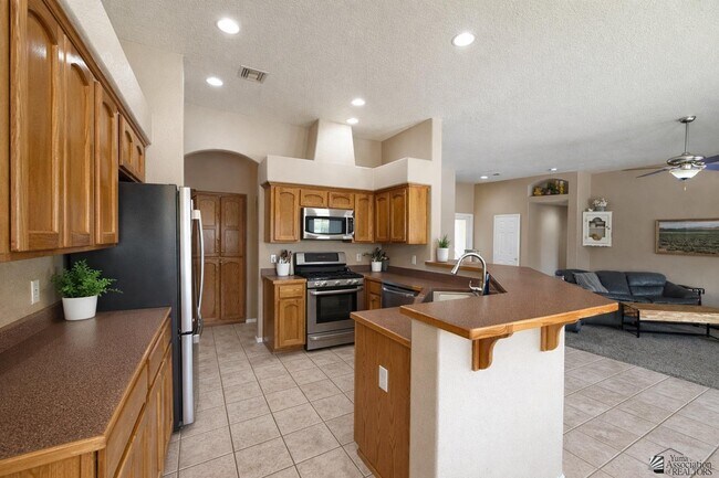 Building Photo - 10745 E 38th Ln