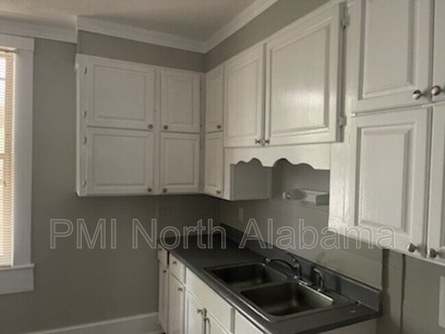 Building Photo - 1310 9th Ave SE