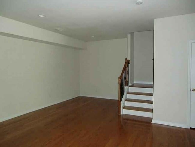 Building Photo - 10905 Brunson Dr