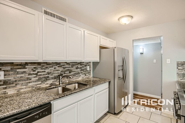 Building Photo - 7232 Harwick Ln