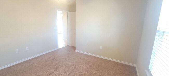 Building Photo - SPECTACULAR NEWER HOME, FIREPLACE, FORMAL ...