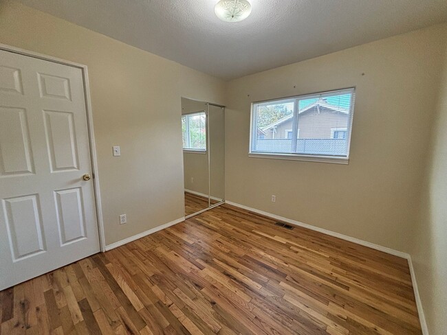 Building Photo - 5109 SE 84th Ave