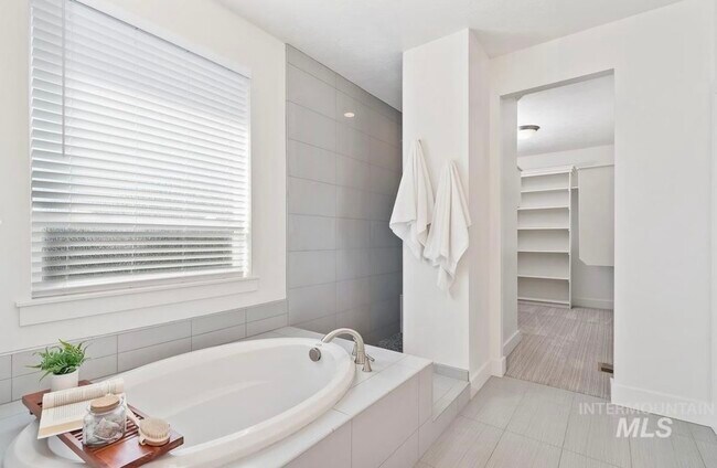 Building Photo - 4179 W Bolton Dr