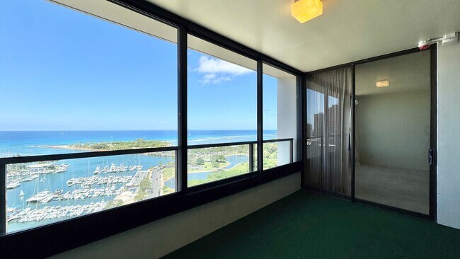 Building Photo - Available NOW - Highly Desired 2 BED 2 BAT...