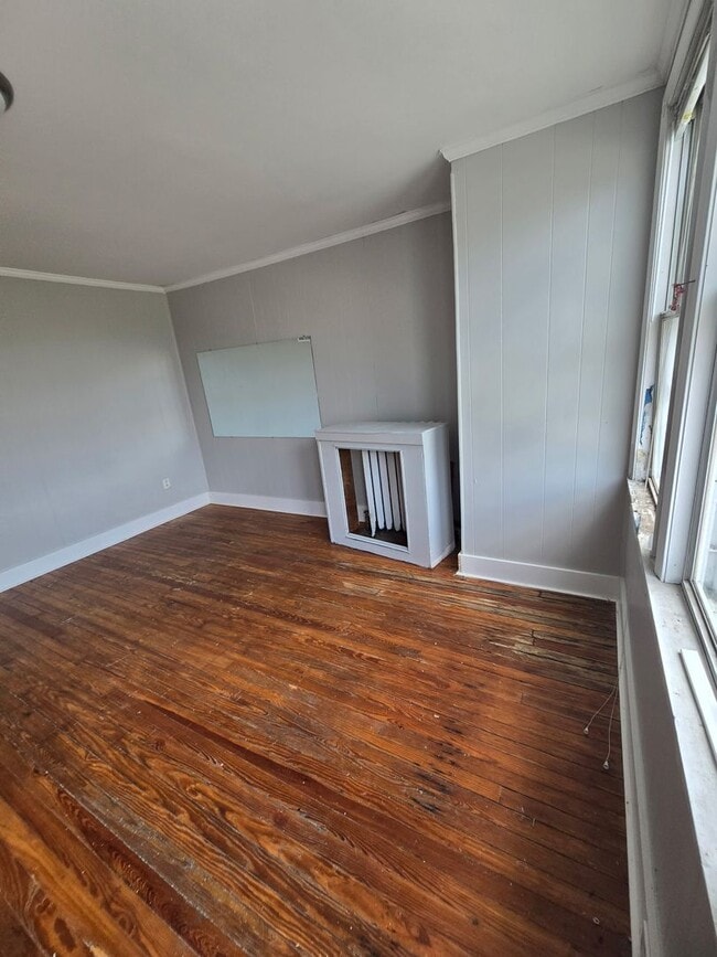 Building Photo - 3BR Home + Finished Basement + 1BR Apt