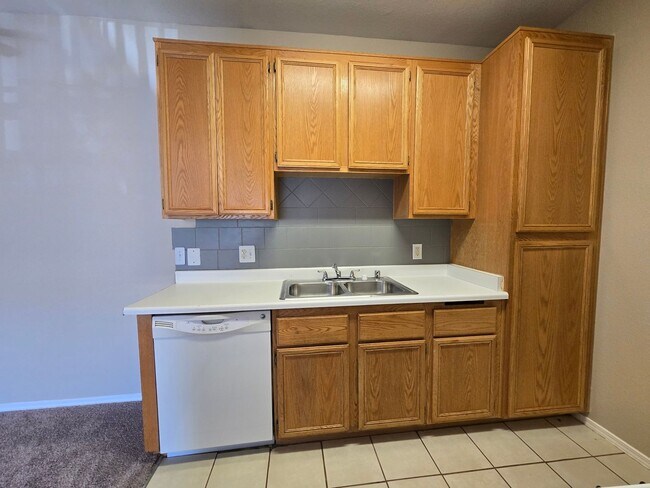 Building Photo - A Fabulous 2 Bedroom Downstairs Condo Cent...