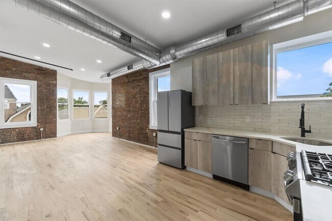 Building Photo - 21 W 20TH St