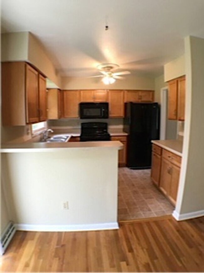 Building Photo - Three Bedroom Home with Fenced Yard