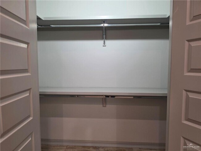 Building Photo - 20 Nightingale Ave