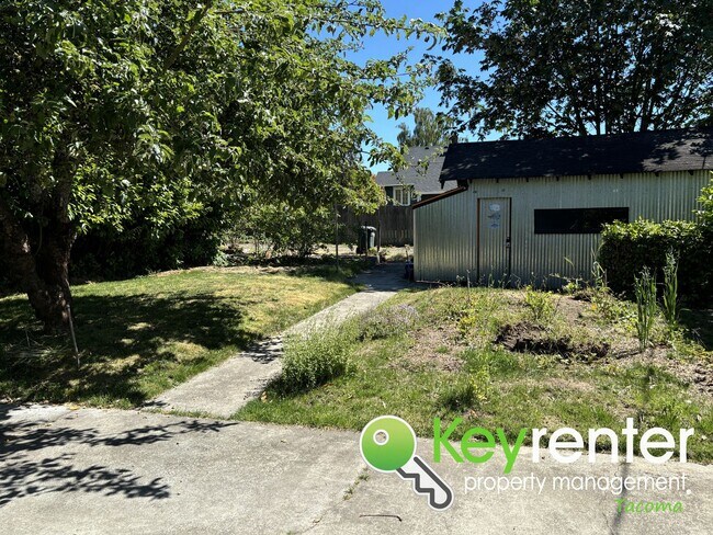 Building Photo - One of a Kind Craftsman House in Tacoma!