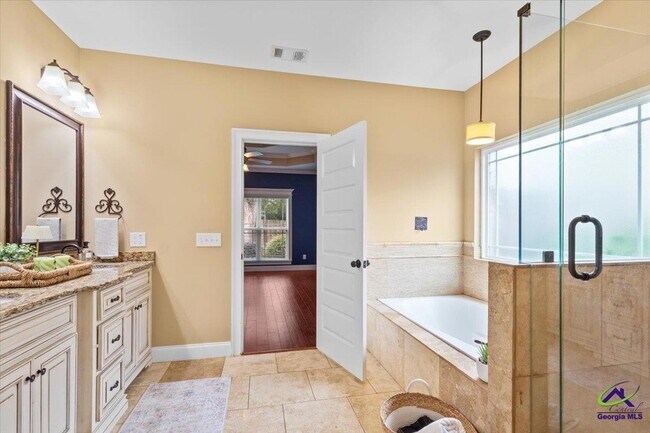 Building Photo - 300 Cheshire Dr