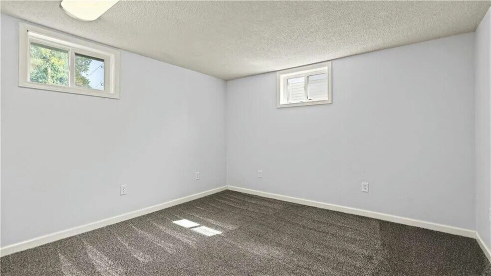 Building Photo - 16400 E 17th St S