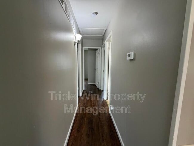 Building Photo - 3015 Matlock Dr