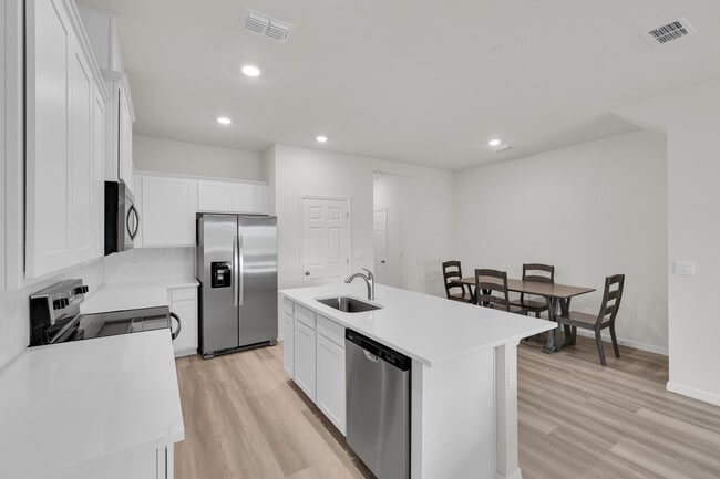 Building Photo - 12834 SW Forli Wy