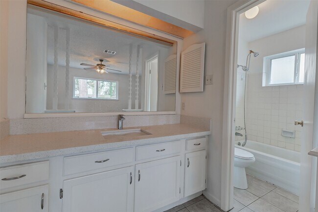 Building Photo - 6011 Coachgate Dr